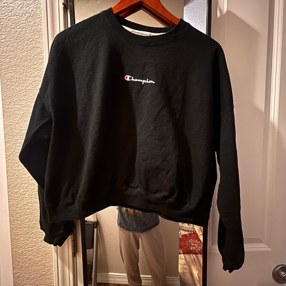 Champion Women’s Classic Black Crewneck Sweater - Picture 2 of 4